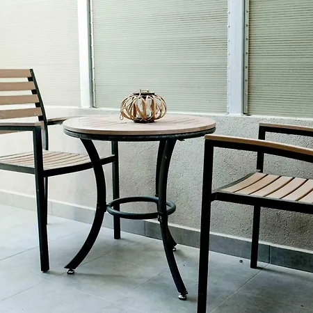 Makis In The Daire *