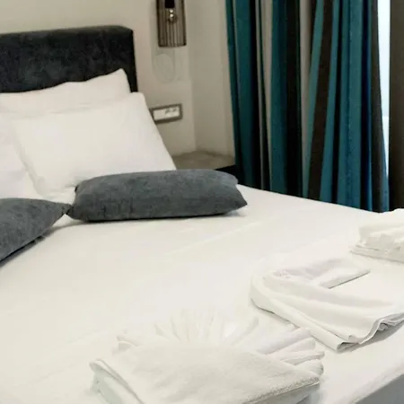 Makis In The Daire Argostolion