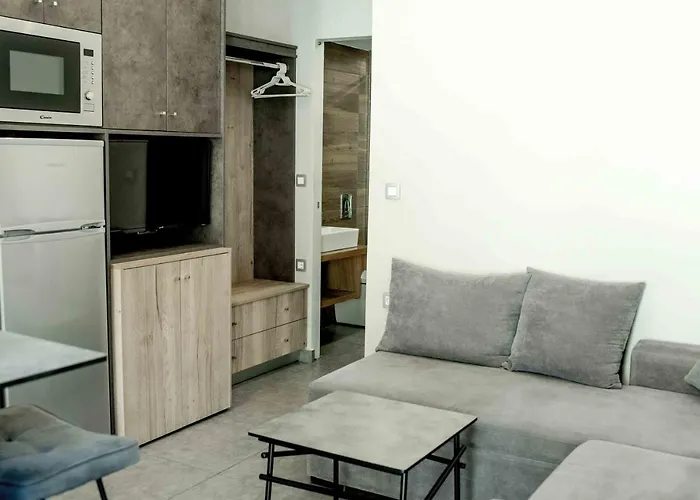 Daire Makis In The Argostolion